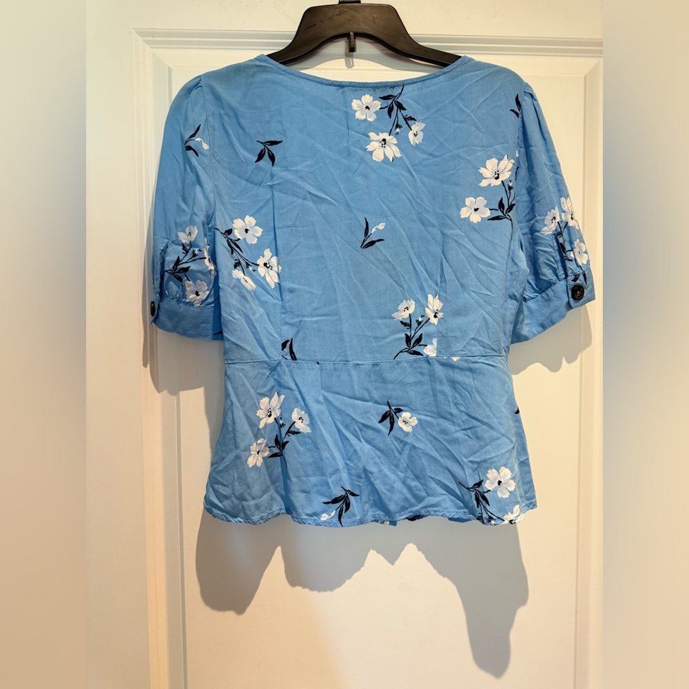 Abercrombie & Fitch top floral v-neck - Picture 8 of 8